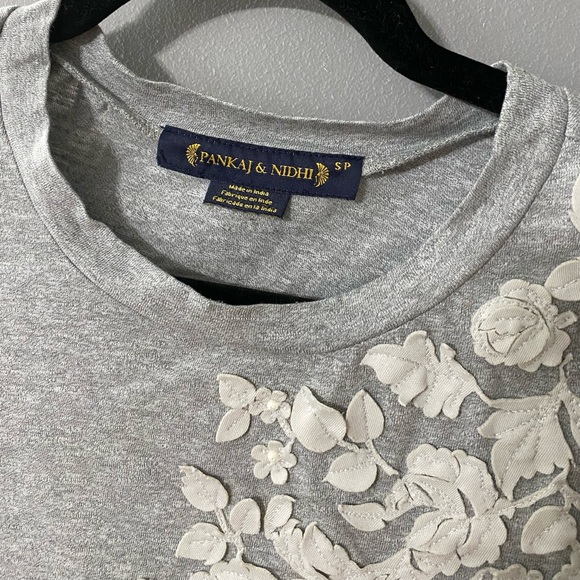 [S] Anthropologie Pankaj & Nidhi Embellished Floral T-Shirt | Gray and White - Picture 3 of 5